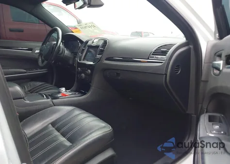 2019 Chrysler 300 300S z USA, uszkodzony, nr VIN 2C3CCABG3KH601040